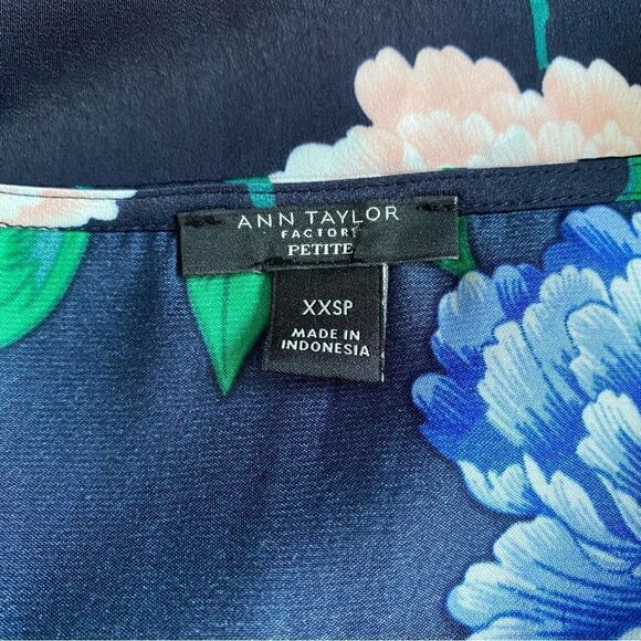 Ann taylor navy Floral Tank Size XXSP - Picture 4 of 6